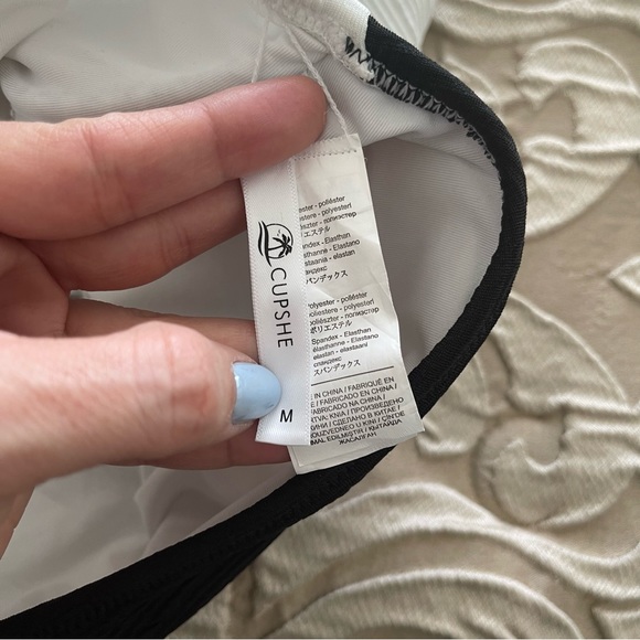 Cupshe Black and white one shoulder one piece swimsuit - Picture 4 of 4